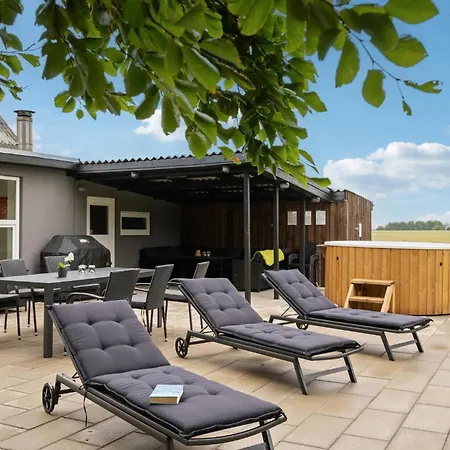 3 Bedroom Awesome In Casa vacanze Spottrup