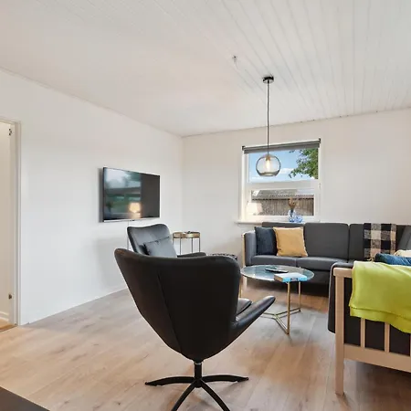 3 Bedroom Awesome In Spottrup